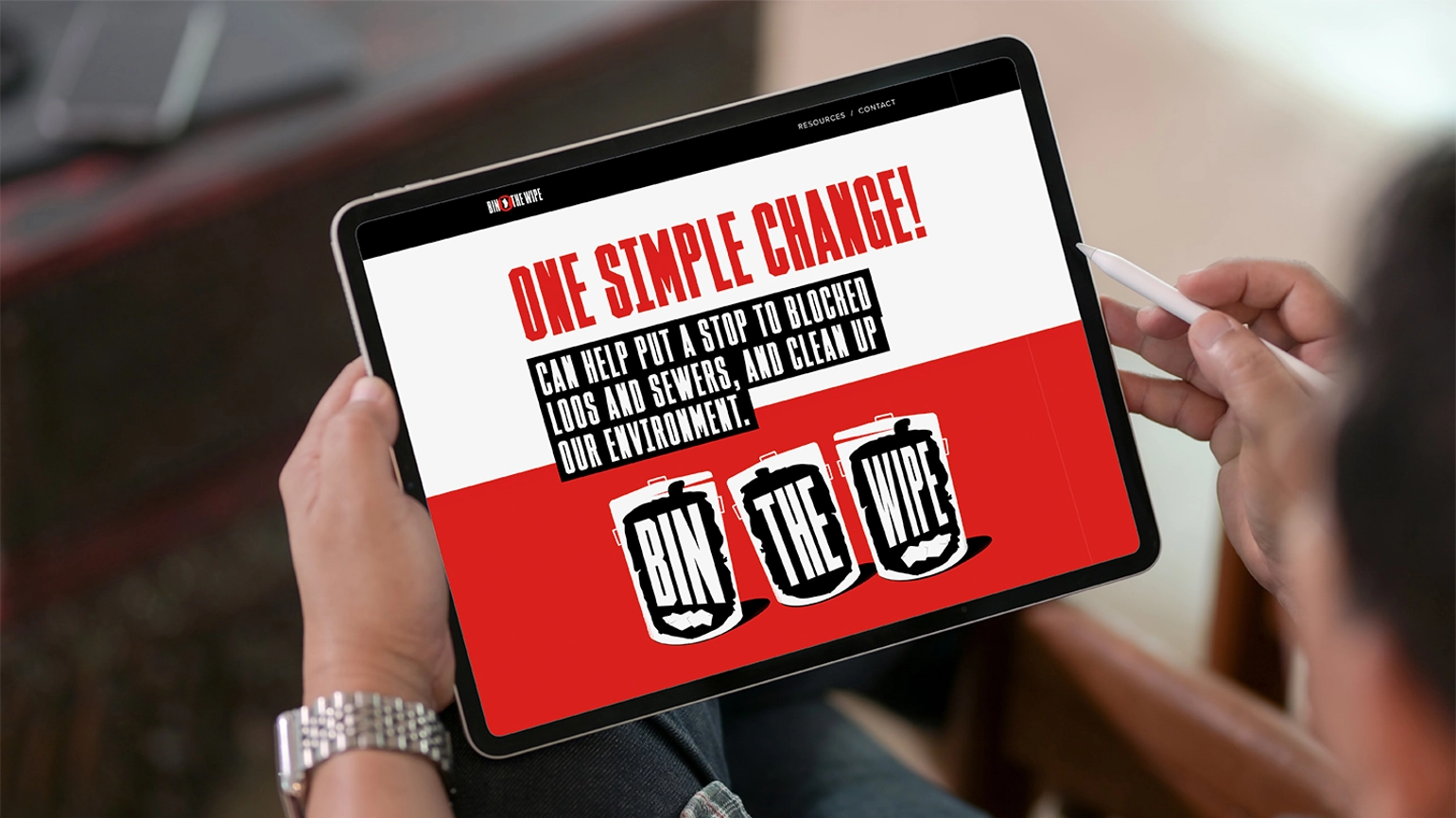 Mock-up of the design of the campaign on a tablet device 